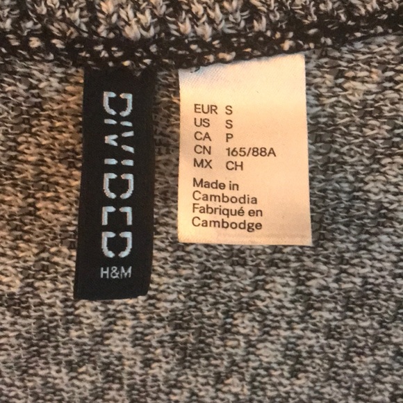 H&M black and white sweater - Picture 2 of 4